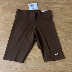 Nike Tight Fit Mid Rise Bike Shorts Brown White XS Women’s new with tags